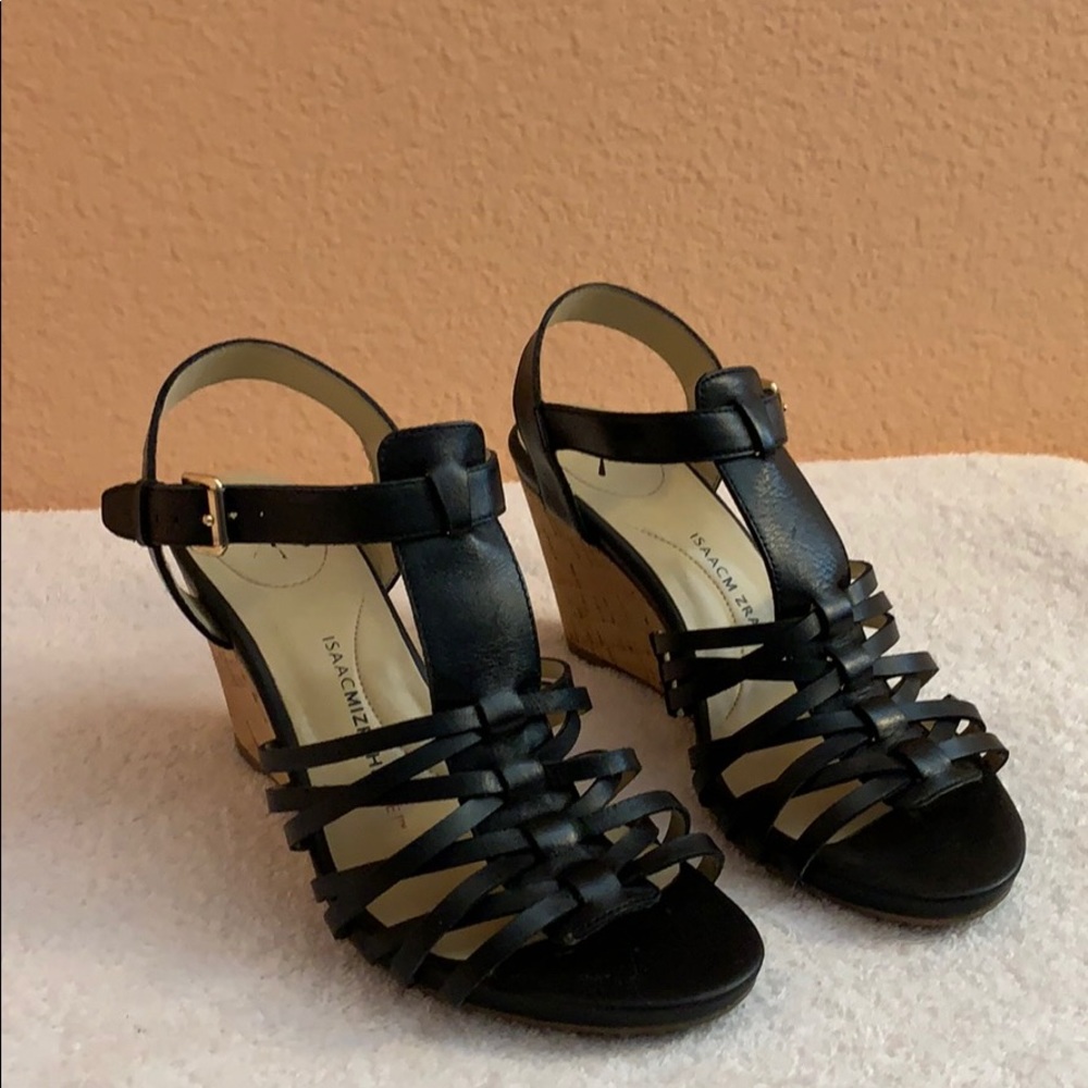 Isaac Mizrahi Live black sandals, size 7W